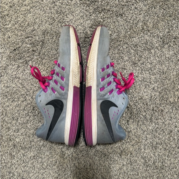 Women’s size 8 Nike tennis shoes in purple and pink - Picture 2 of 5
